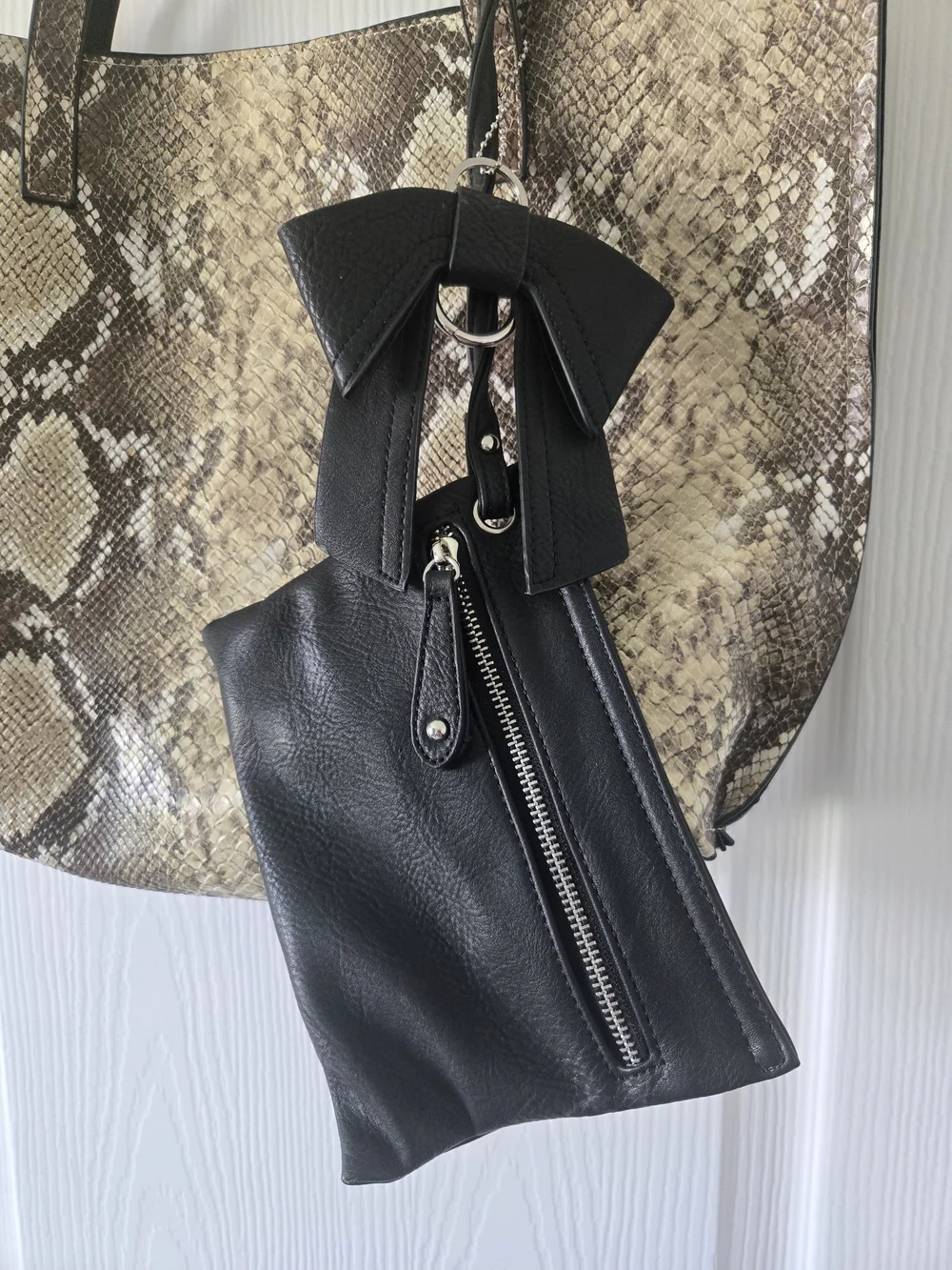 Snake-Print Tote Bag with Black Pouch - Stylish Women’s Shoulder Bag